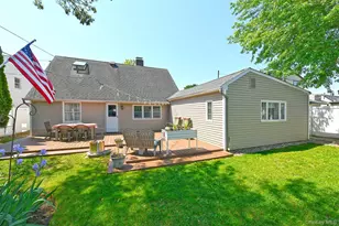 27 Blossom Ln, Levittown, NY 11756 - Photo 30