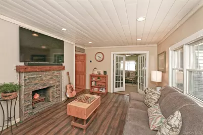 27 Blossom Lane, Levittown, NY 11756 - Photo 12
