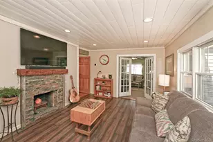 27 Blossom Ln, Levittown, NY 11756 - Photo 12