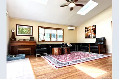 7 Hope, Hicksville, NY 11801 - Photo 2
