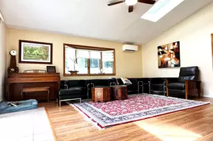 7 Hope Ln, Hicksville, NY 11801 - Photo 2