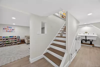 109 W Park Avenue, Pearl River, NY 10965 - Photo 34