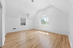11 Belvedere Ct, Manhasset, NY 11030 - Photo 32