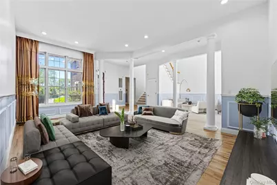 11 Belvedere Court, Manhasset, NY 11030 - Photo 2