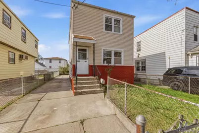 15073 Foch Boulevard, Jamaica, NY 11434 - Photo 4