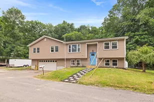 22 Hill View Rd, New Windsor, NY 12553 - Photo 2