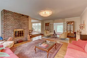 71 Knollwood Rd, Roslyn, NY 11576 - Photo 10