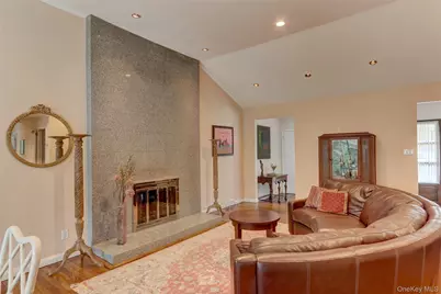 71 Knollwood Road, Roslyn, NY 11576 - Photo 4