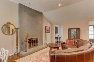 71 Knollwood Rd, Roslyn, NY 11576 - Photo 4