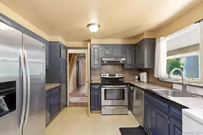 4 Meadowood Court, Huntington, NY 11743 - Photo 8