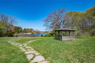 68 Artist Lake Dr, Middle Island, NY 11953 - Photo 20