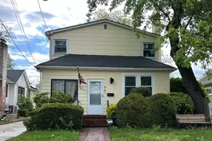 7 Bristol St, Lynbrook, NY 11563 - Photo 2