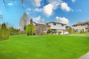 11 Hamilton Dr, Roslyn, NY 11576 - Photo 2