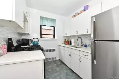 143-50 Hoover Avenue #416, Briarwood, NY 11435 - Photo 12