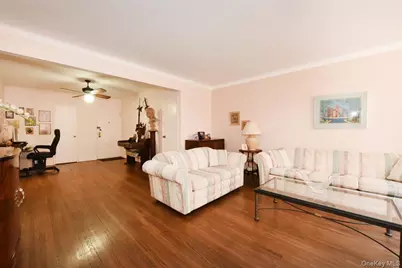 143-50 Hoover Avenue #416, Briarwood, NY 11435 - Photo 6