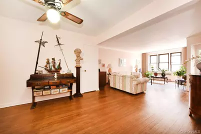 143-50 Hoover Avenue #416, Briarwood, NY 11435 - Photo 2