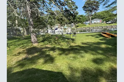 18 Shinnecock Road #2, Hampton Bays, NY 11946 - Photo 4