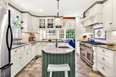146 Onderdonk Avenue, Manhasset, NY 11030 - Photo 20