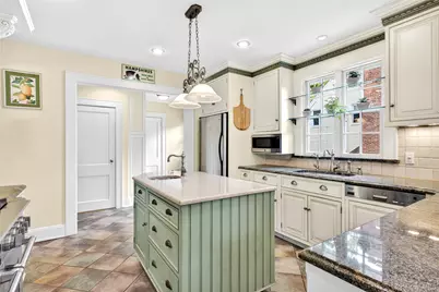 146 Onderdonk Avenue, Manhasset, NY 11030 - Photo 18