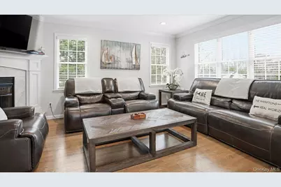 20 Stuart Court, Hampton Bays, NY 11946 - Photo 10