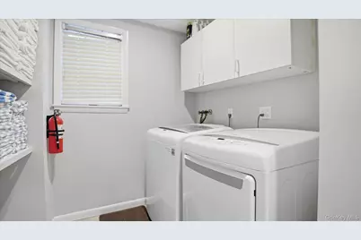 20 Stuart Court, Hampton Bays, NY 11946 - Photo 28