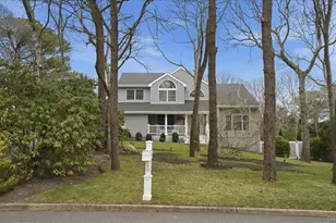 20 Stuart Ct, Hampton Bays, NY 11946 - Photo 2