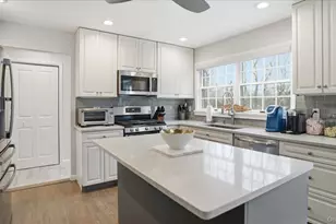 20 Stuart Ct, Hampton Bays, NY 11946 - Photo 16