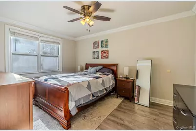 17 Edwards St #2A, Roslyn Heights, NY 11577 - Photo 10