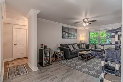 17 Edwards St #2A, Roslyn Heights, NY 11577 - Photo 4