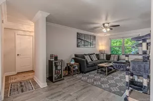 17 Edwards St, Roslyn Heights, NY 11577 - Photo 4