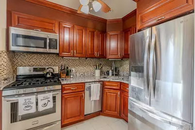 17 Edwards St #2A, Roslyn Heights, NY 11577 - Photo 8
