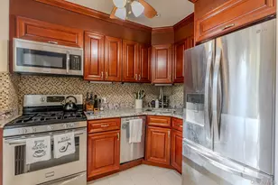 17 Edwards St, Roslyn Heights, NY 11577 - Photo 8