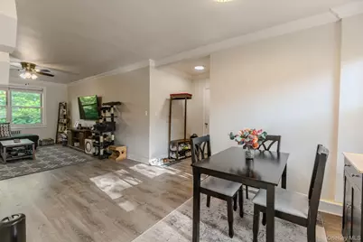 17 Edwards St #2A, Roslyn Heights, NY 11577 - Photo 2