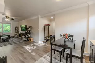 17 Edwards St, Roslyn Heights, NY 11577 - Photo 2