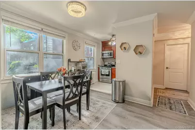 17 Edwards St #2A, Roslyn Heights, NY 11577 - Photo 6