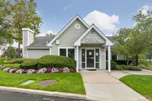 79 Leeward Ct, Port Jefferson, NY 11777 - Photo 2