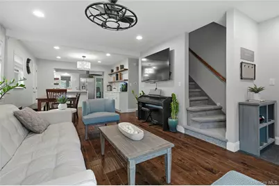 152 Collins Avenue, Williston Park, NY 11596 - Photo 2