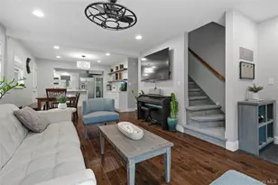 152 Collins Ave, Williston Park, NY 11596 - Photo 2