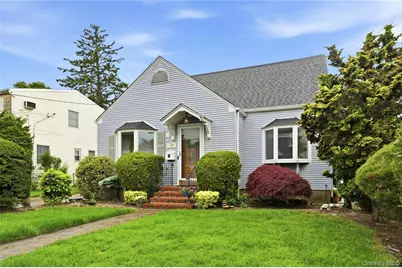 152 Collins Avenue, Williston Park, NY 11596 - Photo 22