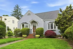152 Collins Ave, Williston Park, NY 11596 - Photo 22