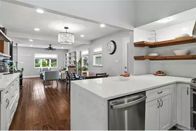 152 Collins Avenue, Williston Park, NY 11596 - Photo 8