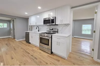 40 Aster Avenue, Holtsville, NY 11742 - Photo 4