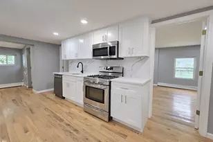40 Aster Ave, Holtsville, NY 11742 - Photo 4