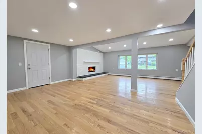 40 Aster Avenue, Holtsville, NY 11742 - Photo 2