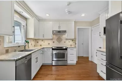 372 N Hickory Street, Massapequa, NY 11758 - Photo 6