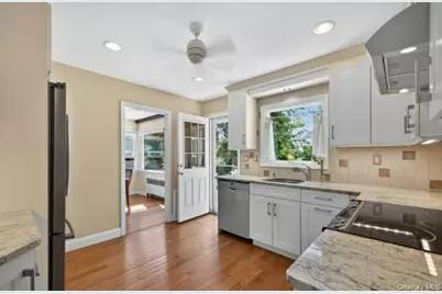 372 N Hickory Street, Massapequa, NY 11758 - Photo 8