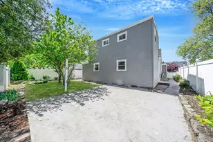 16 Hapsburg Pl, Hempstead, NY 11550 - Photo 6