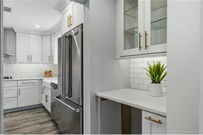 45 Locust Place, Manhasset, NY 11030 - Photo 12