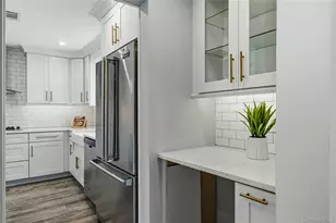 45 Locust Pl, Manhasset, NY 11030 - Photo 12