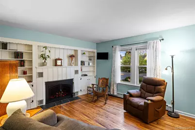 7 W Elm Street, Islip, NY 11751 - Photo 8
